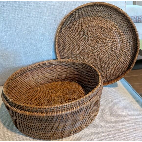 Vintage Woven Wicker Round Sewing Basket with Painted Lid 11.5" Diameter - Picture 8 of 14